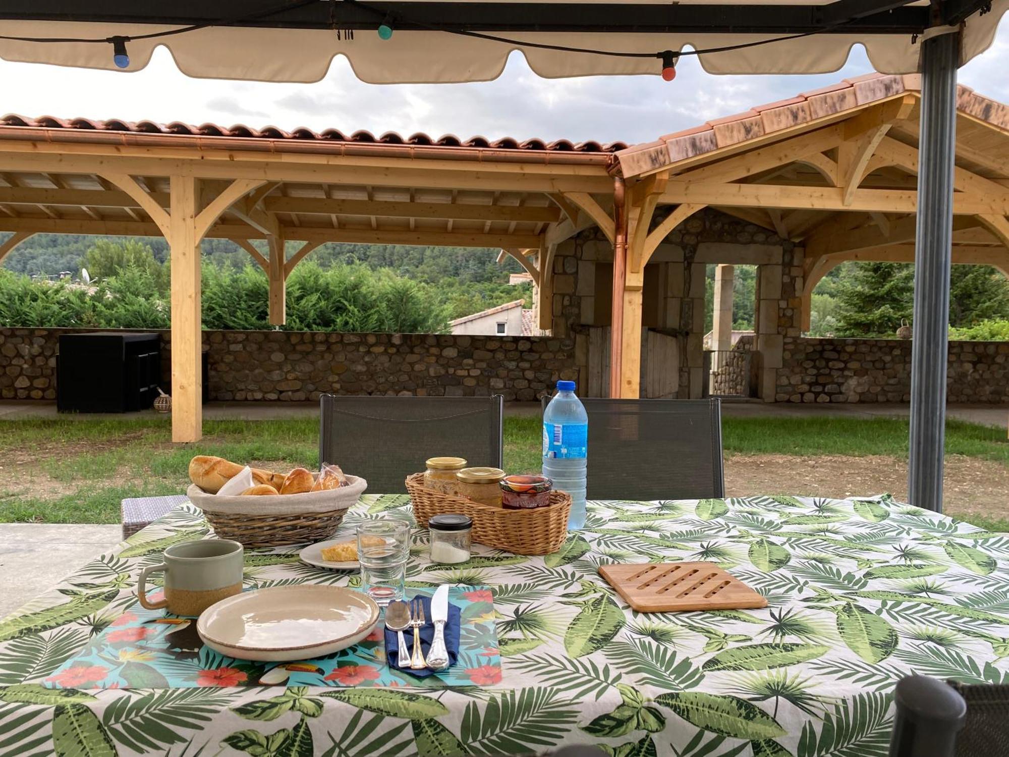 Bed and Breakfast Domaine Les Buis Saint-Fortunat-sur-Eyrieux Экстерьер фото